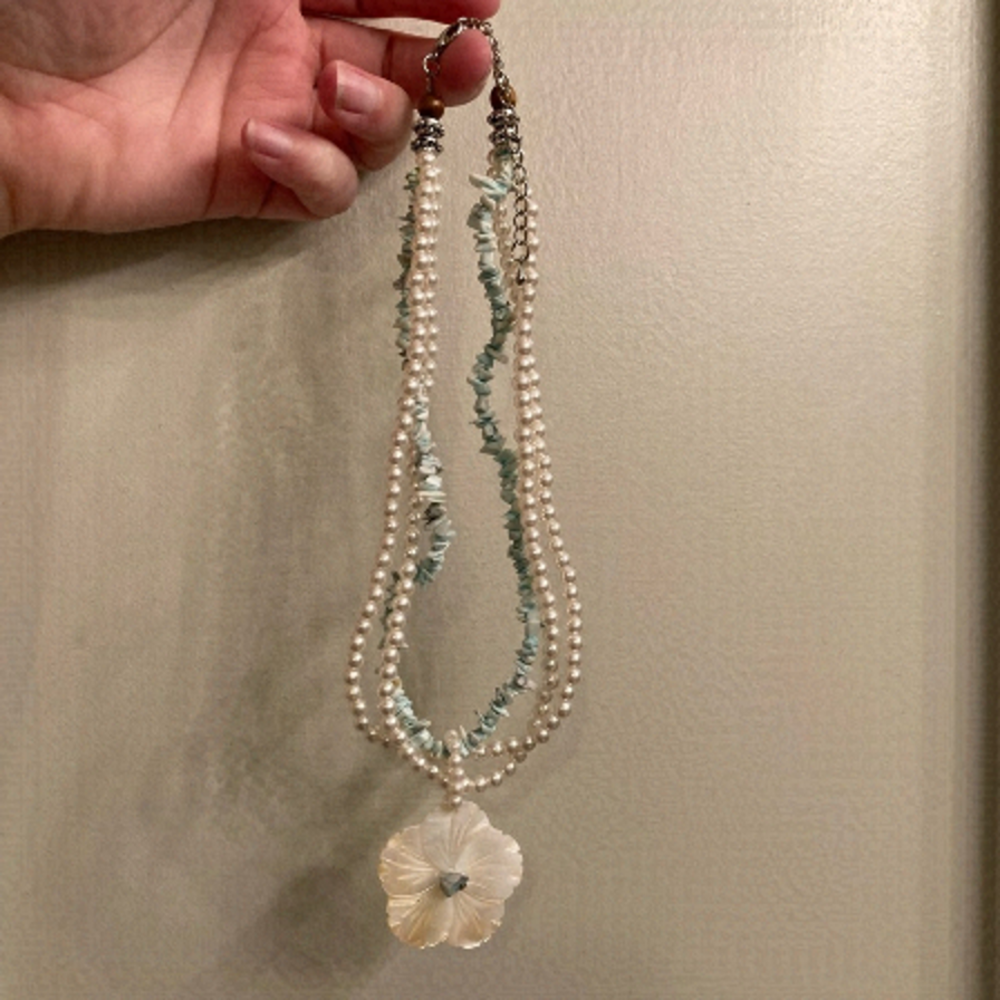 Shell and fake pearl necklace